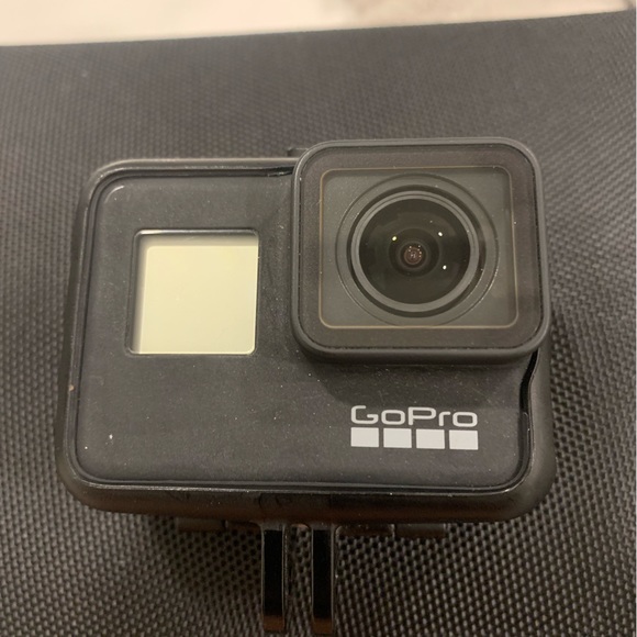 Gopro hero black 7 with sim card and accessories - Picture 4 of 4